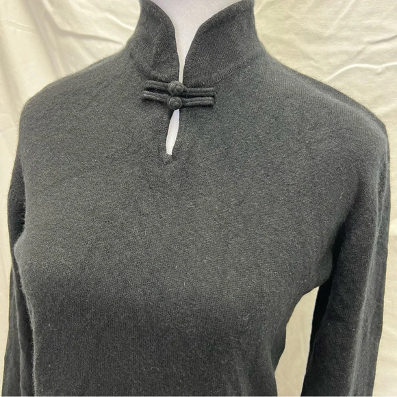 Shanghai Tang 100% cashmere black sweater. - Picture 2 of 8